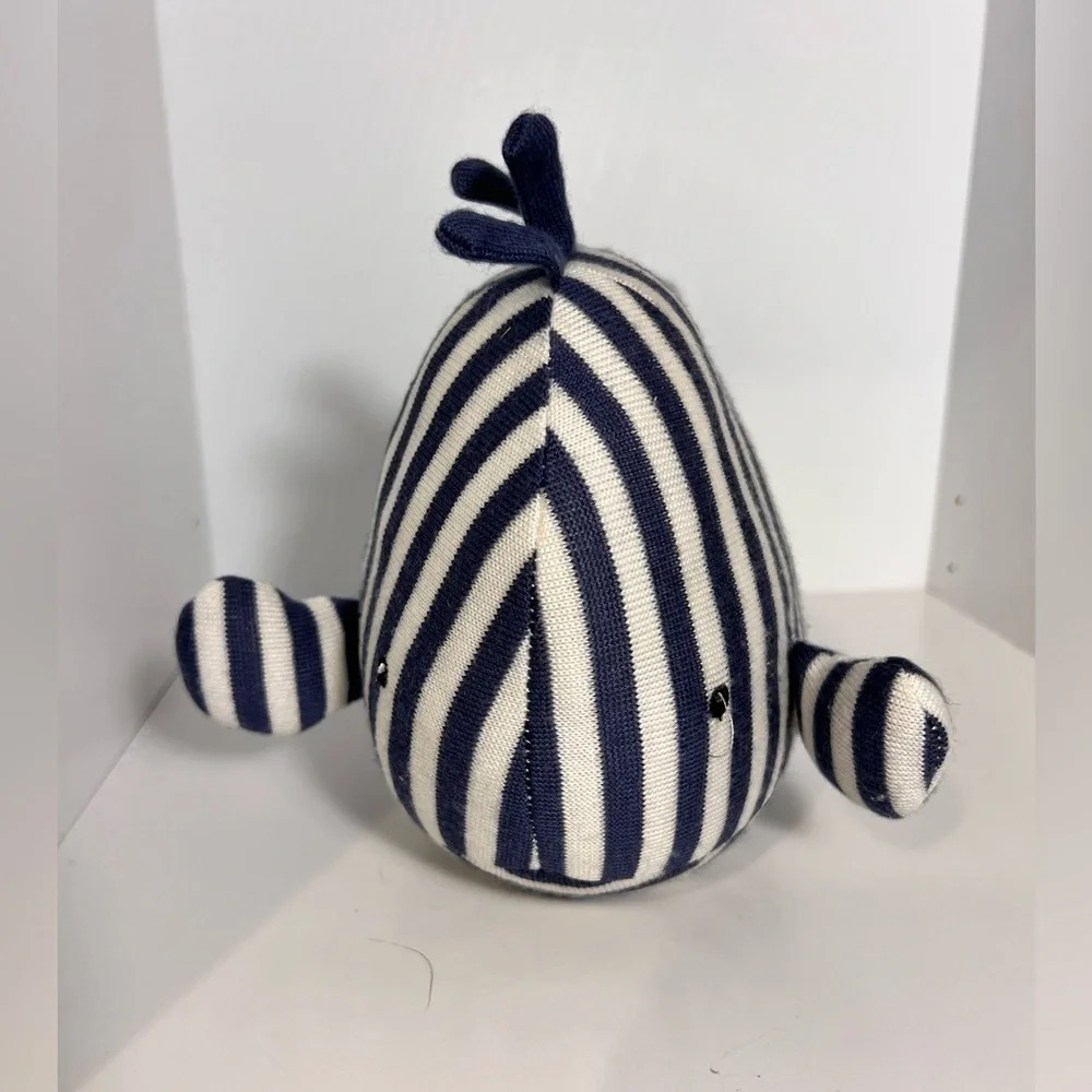 Jellycat ,‎ Walter, the chime whale, 7inchH x 9inchL tag removed VCG